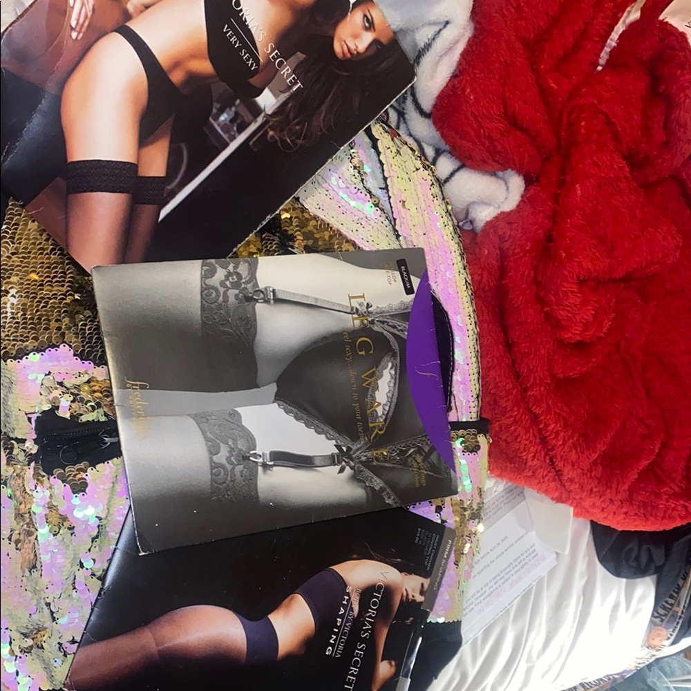 Elegant Black lace sexy nylons that you wear with or without a garter belt🩷🤍